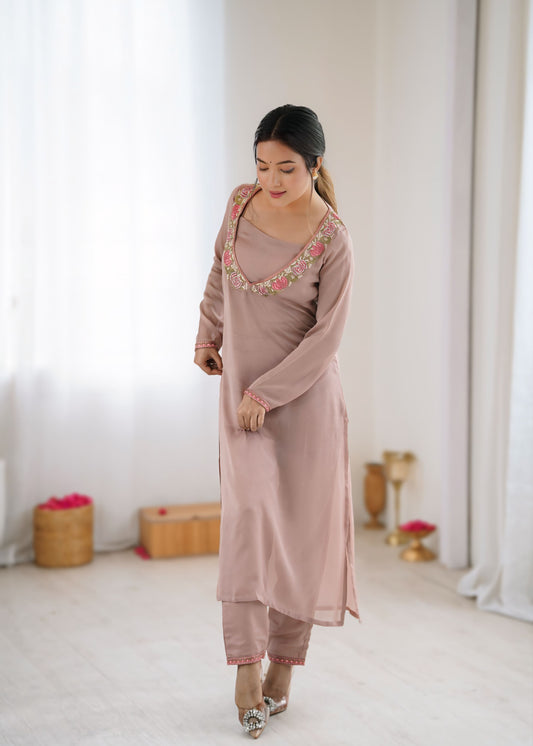 Dusty Rose Georgette Floral Embroidered Kurta Pant Set